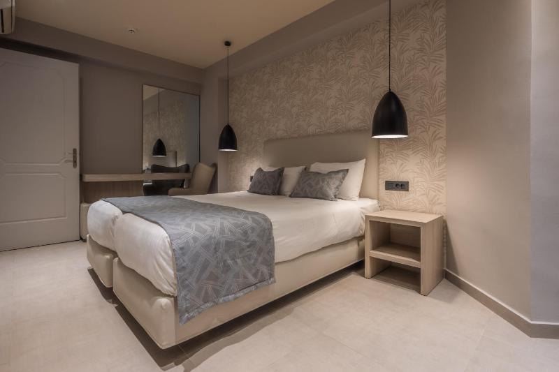 Standard Family Room image 3