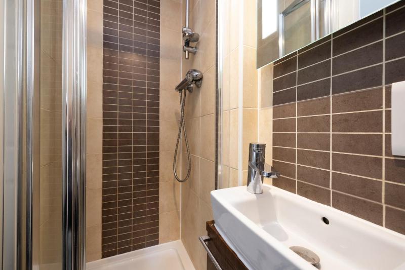 Standard Double Room image 3