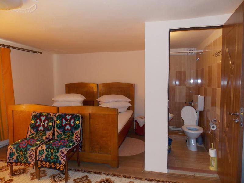Double Room image 2
