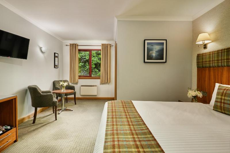 Twin Room with no Loch View image 3