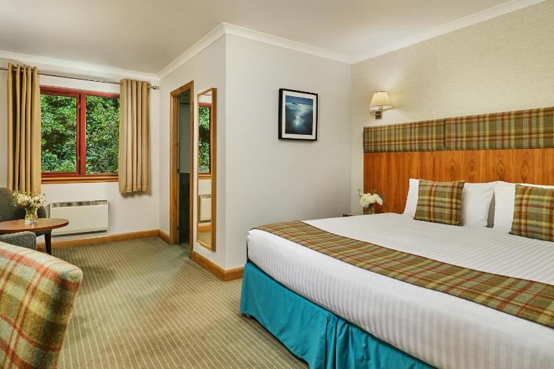 Twin Room with no Loch View image 1