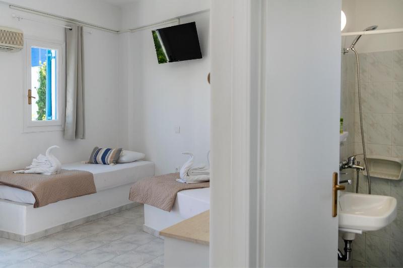 Quadruple Room image 2