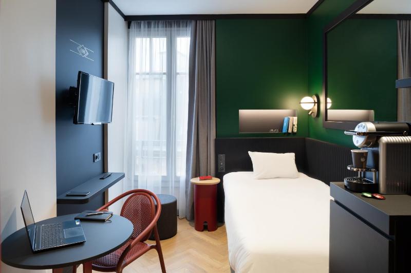 Standard Single Room image 3