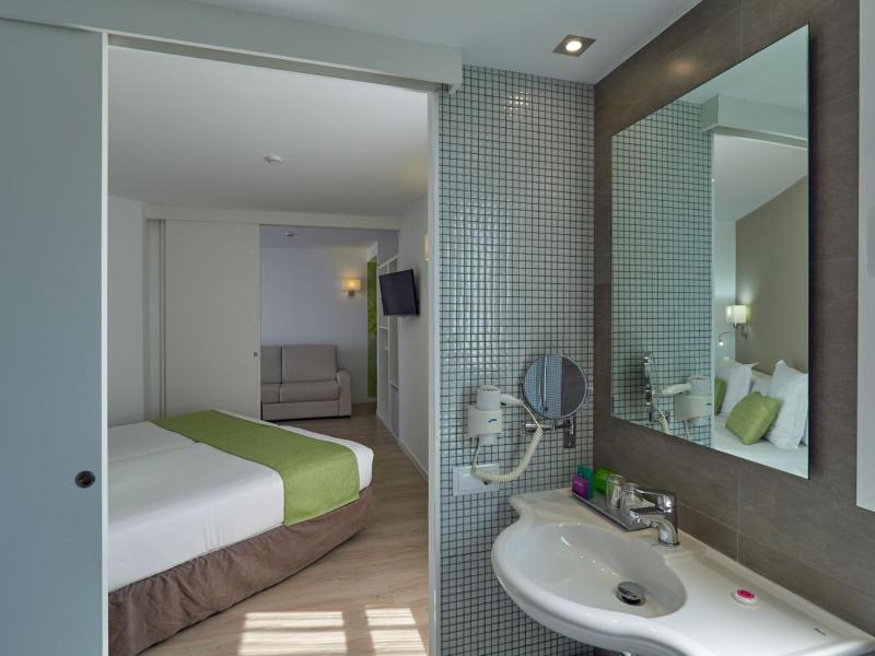 Single Room image 4