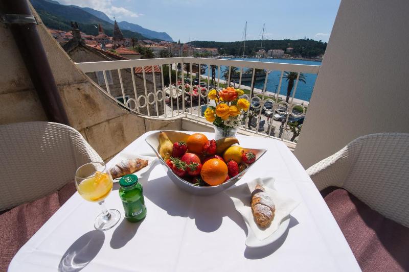 Double Room with Sea View and Balcony image 3