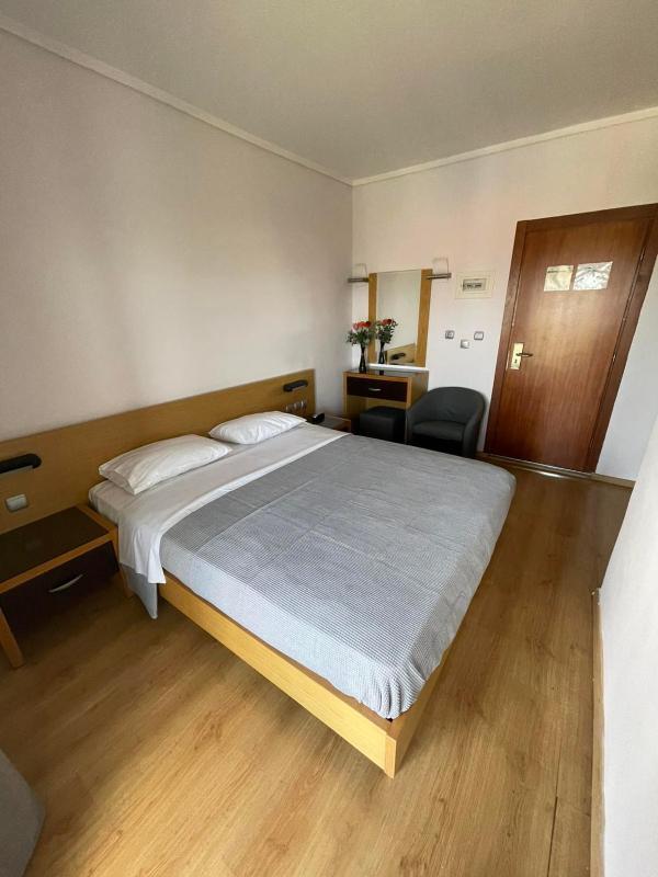 Economy Double Room image 4