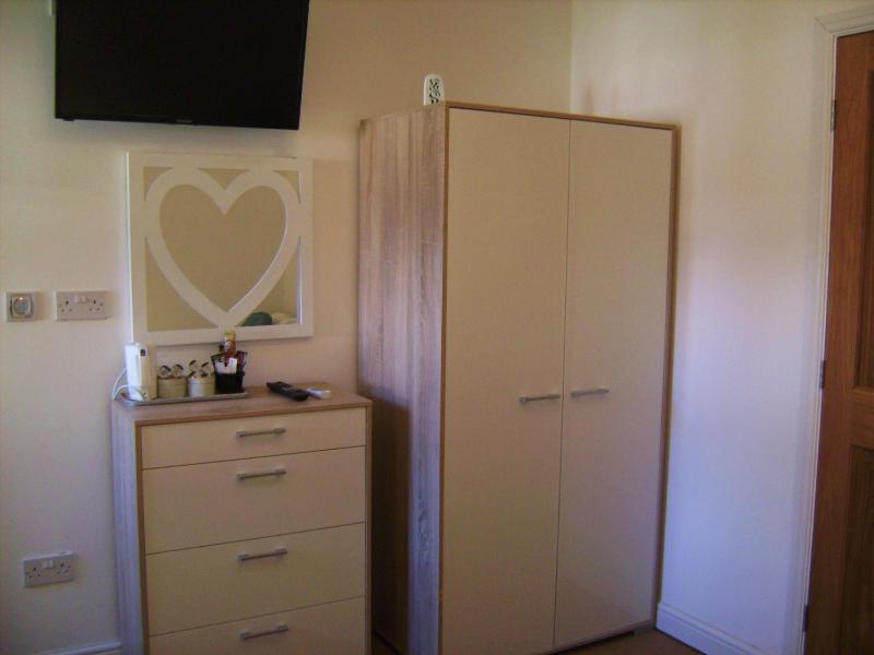 Double or Twin Room image 4