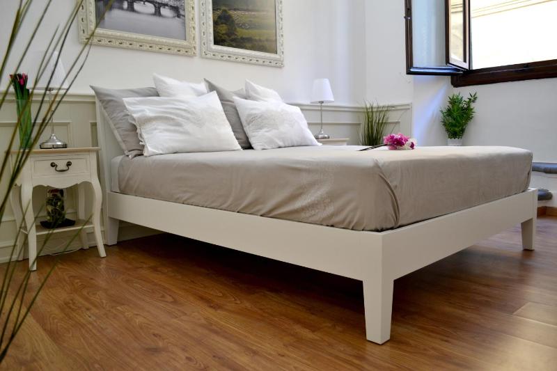 Deluxe Double Room with River View image 3