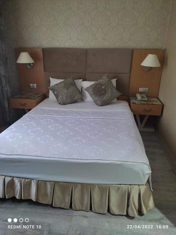 Standard Double or Twin Room image 2