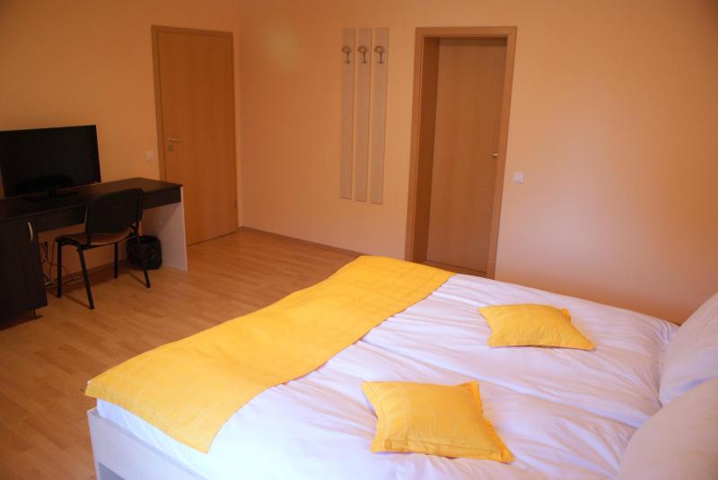 Twin Room image 2