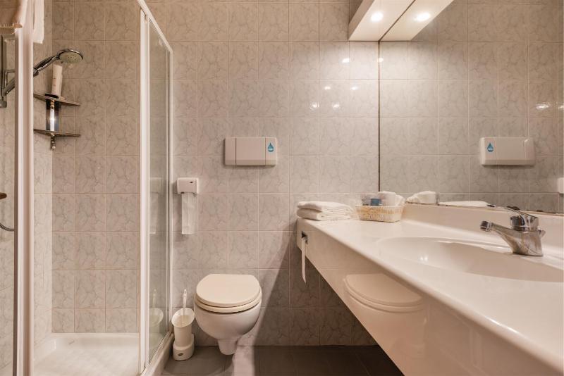 Deluxe Double Room image 1