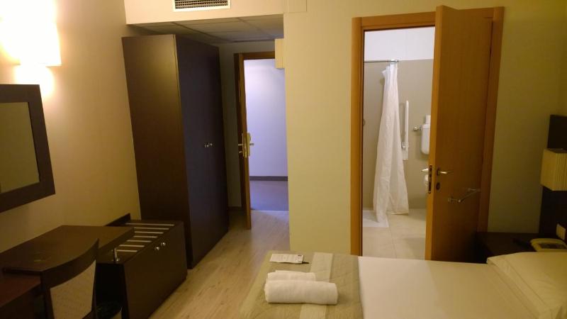 Double or Twin Room - Disability Access image 4