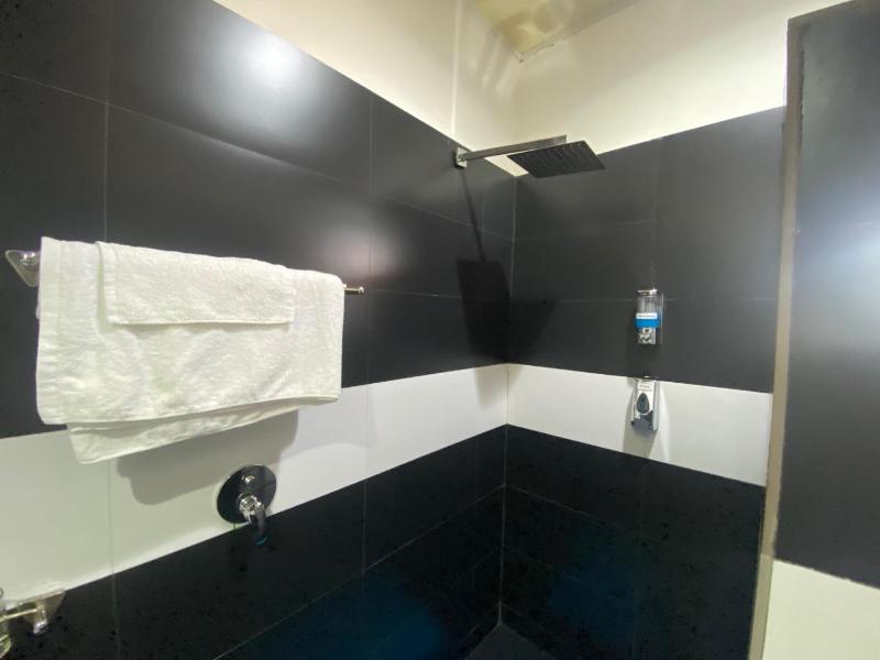 Standard Double Room image 2
