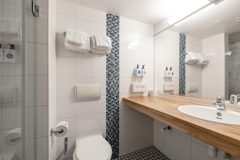 Double Room with Sea View image 4