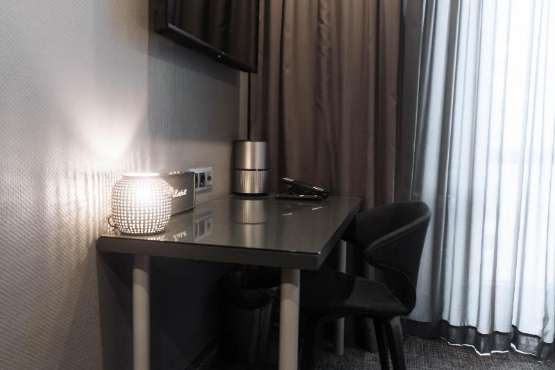 Single Room image 3