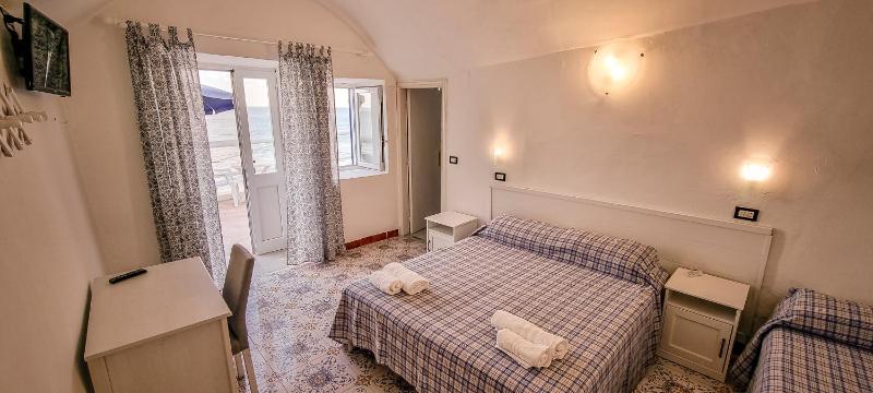 Standard Triple Room image 1