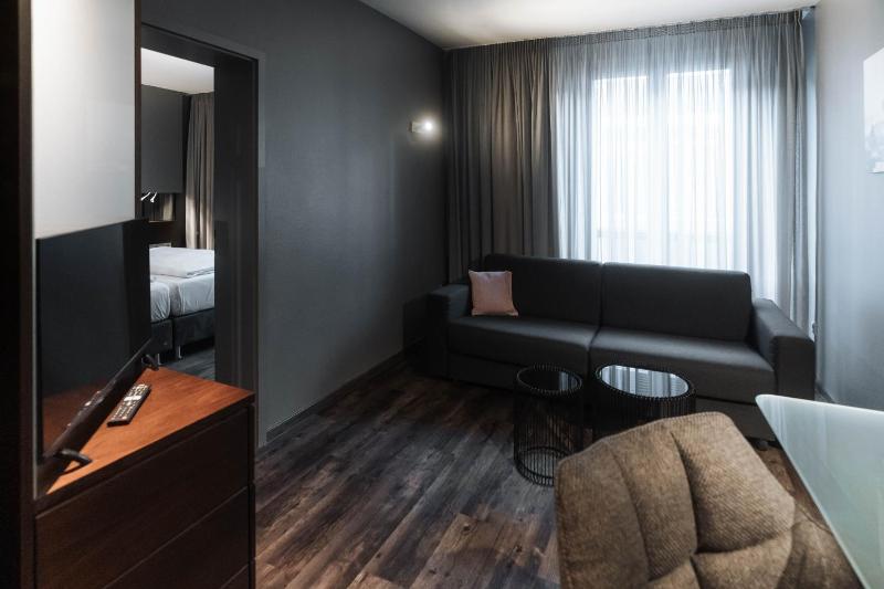 Standard Suite image 3