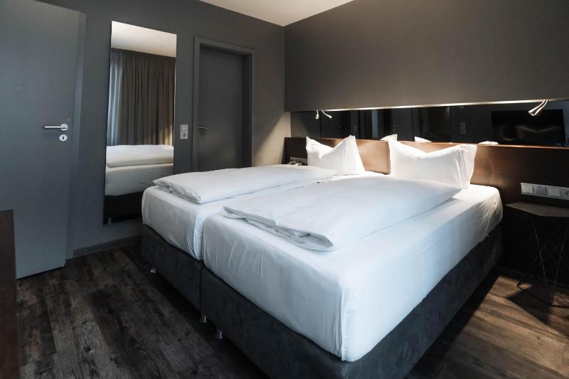 Standard Suite image 2
