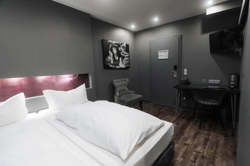 Business Class Double Room image 4