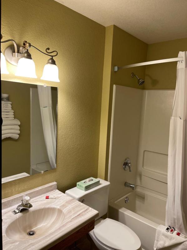 King Suite - Non-Smoking image 3