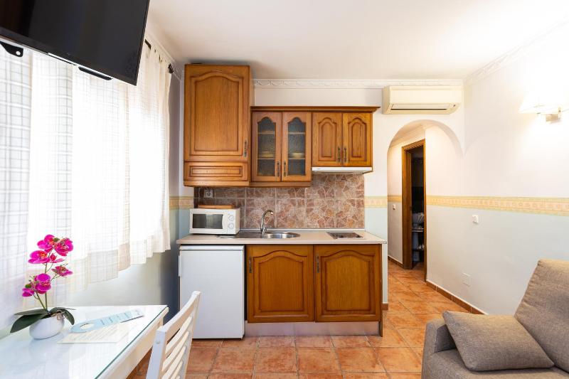 Studio (2 Adults) image 1