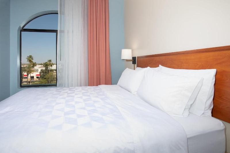 Standard King Room image 4