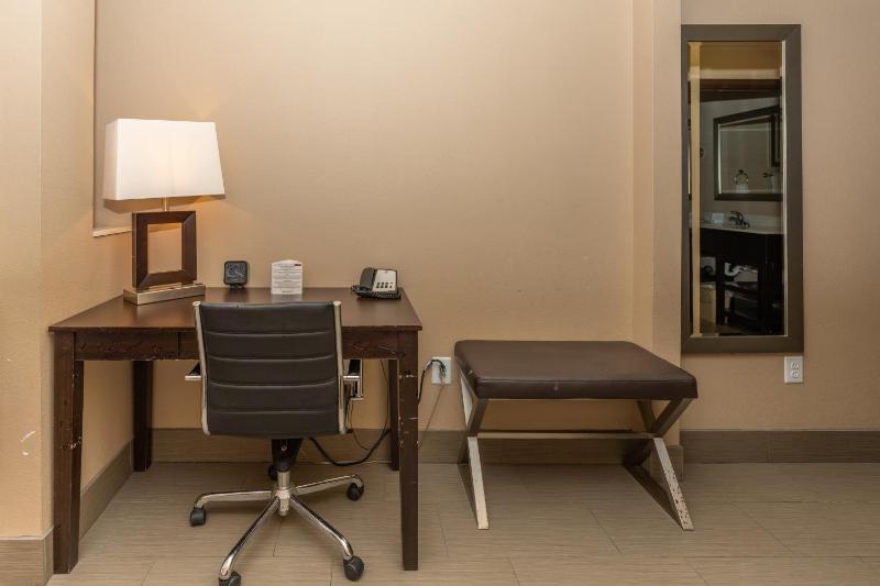 Queen Suite - Disability Access/Non-Smoking image 2