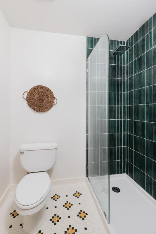 King Room with Pool and Mountain View image 4