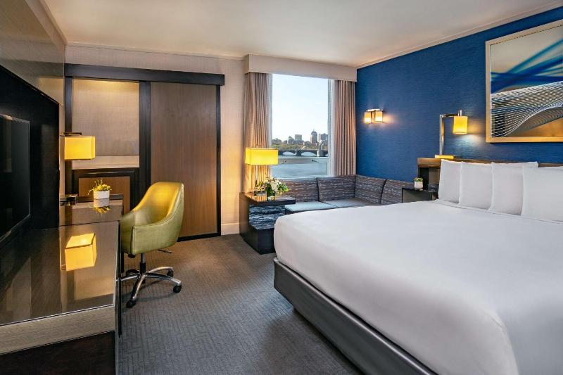 King Room with River View image 1