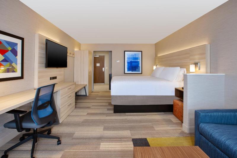 King Suite with Sofa Bed image 3