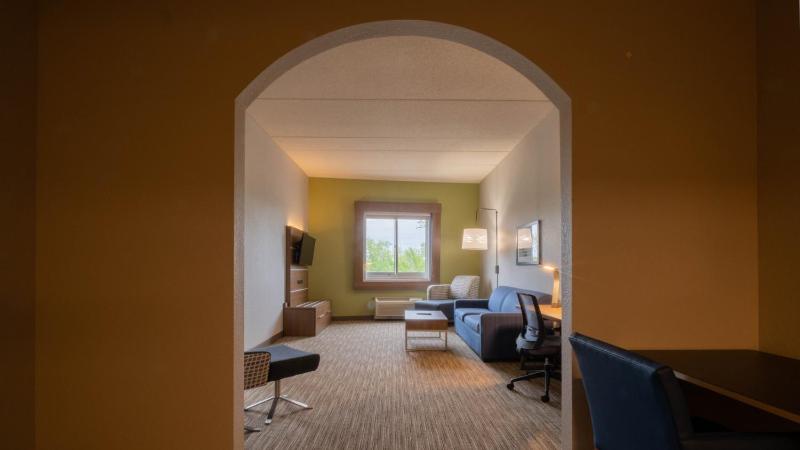 One-Bedroom Suite image 3