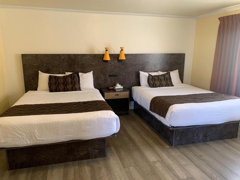 Deluxe Queen Room with Two Queen Beds image 1