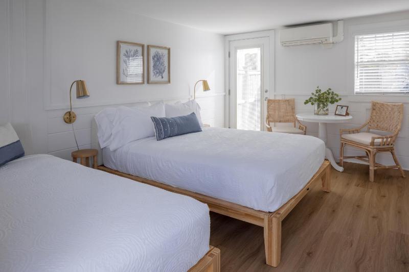 Double Room with Extra Bed image 1