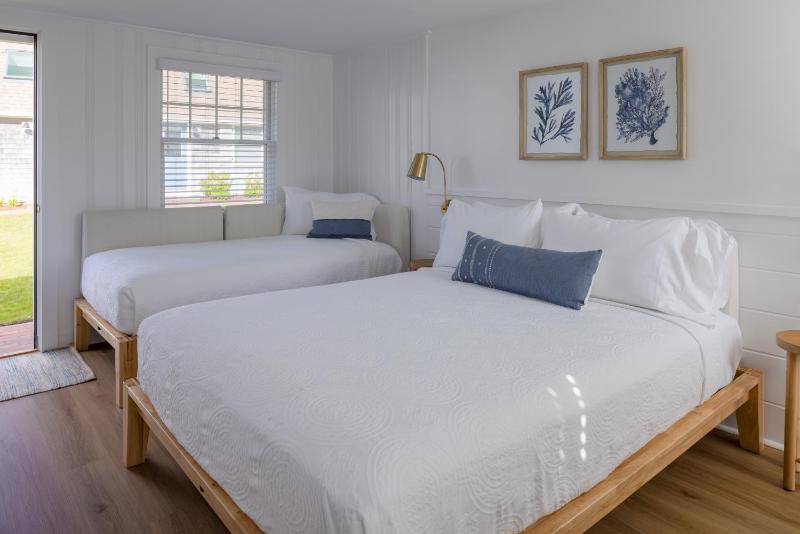Double Room with Extra Bed image 3