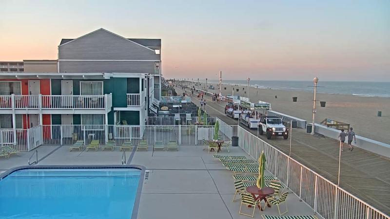 Fish Tales Boardwalk Inn & Ocean Mecca Motel - image 24