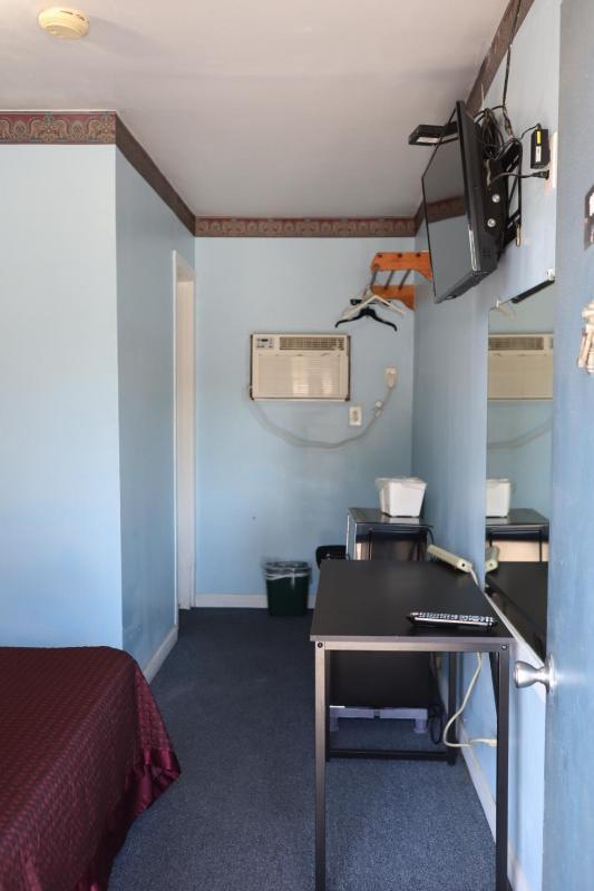 Budget Double Room image 4