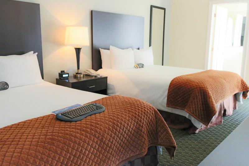 Deluxe Queen Room with Two Queen Beds image 2