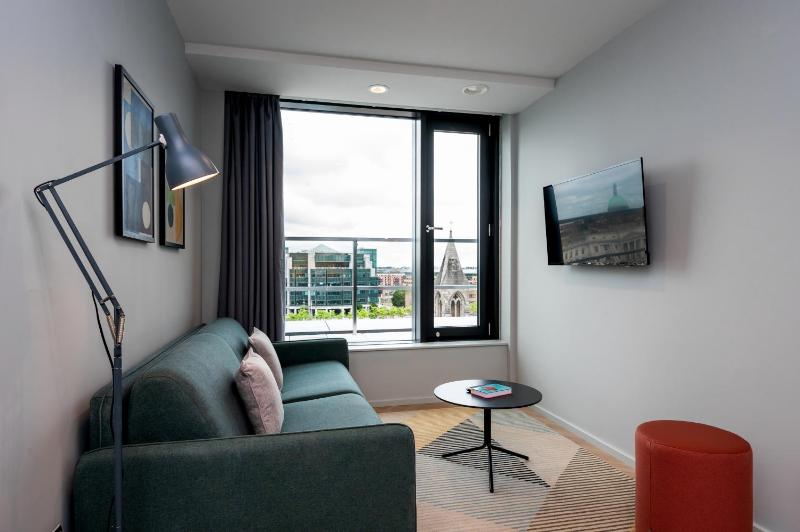One Bed Apartment image 4