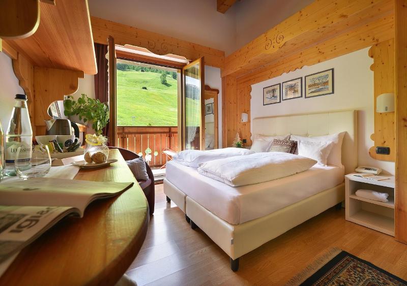 Superior Double or Twin Room image 4