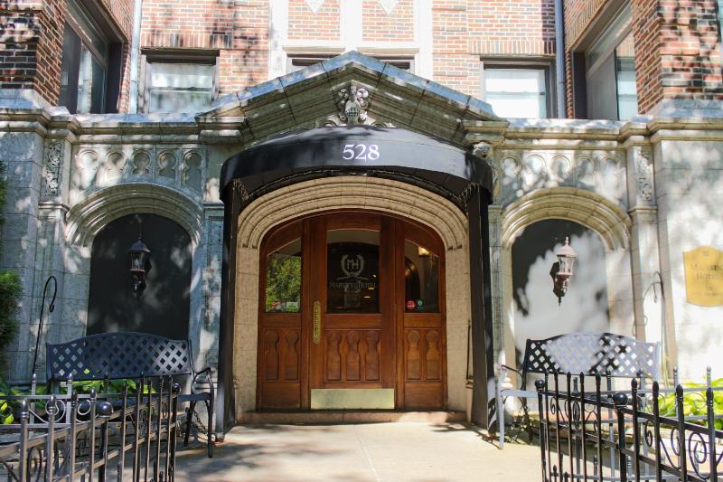 Majestic Hotel - image 2