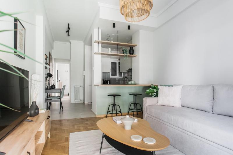 Dazzling 1BR Apartment in Koukaki by UPSTREET - image 1