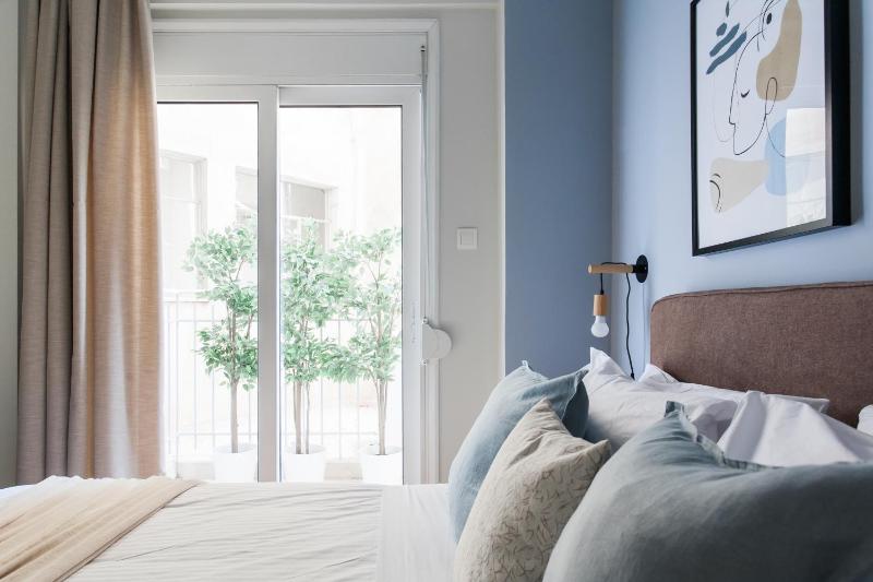 Dazzling 1BR Apartment in Koukaki by UPSTREET - image 5