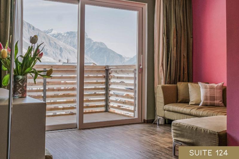 Suite with Mountain View image 4