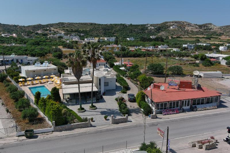 Deluxe Double or Twin Room image 4