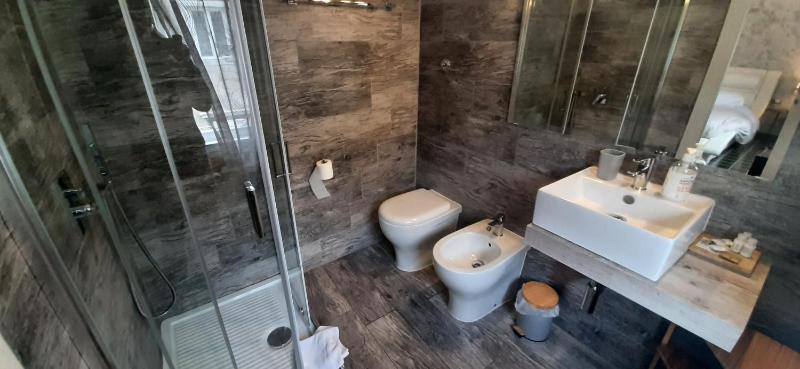 Basic Triple Room image 4