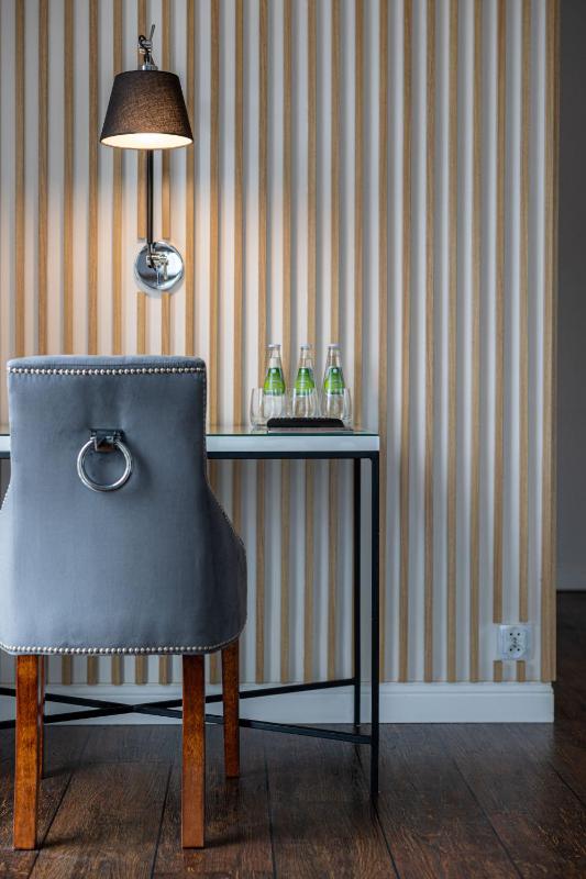 Deluxe Double or Twin Room image 2