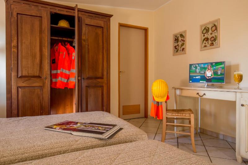 Economy Double Room image 1