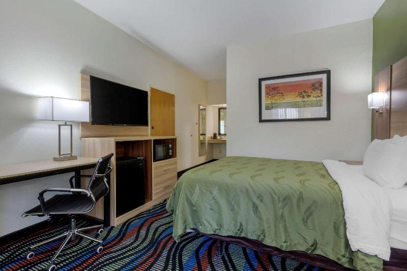 Standard Double Room - Disability Access/Non-Smoking image 3