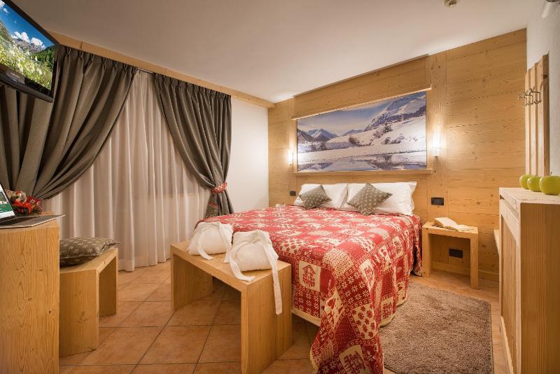 Superior Double or Twin Room with Lake View image 1