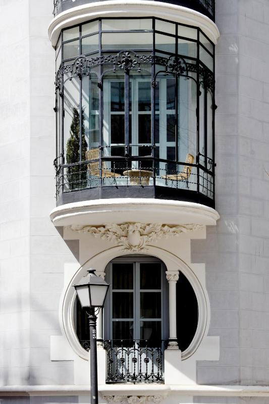 One-Bedroom Apartment image 2